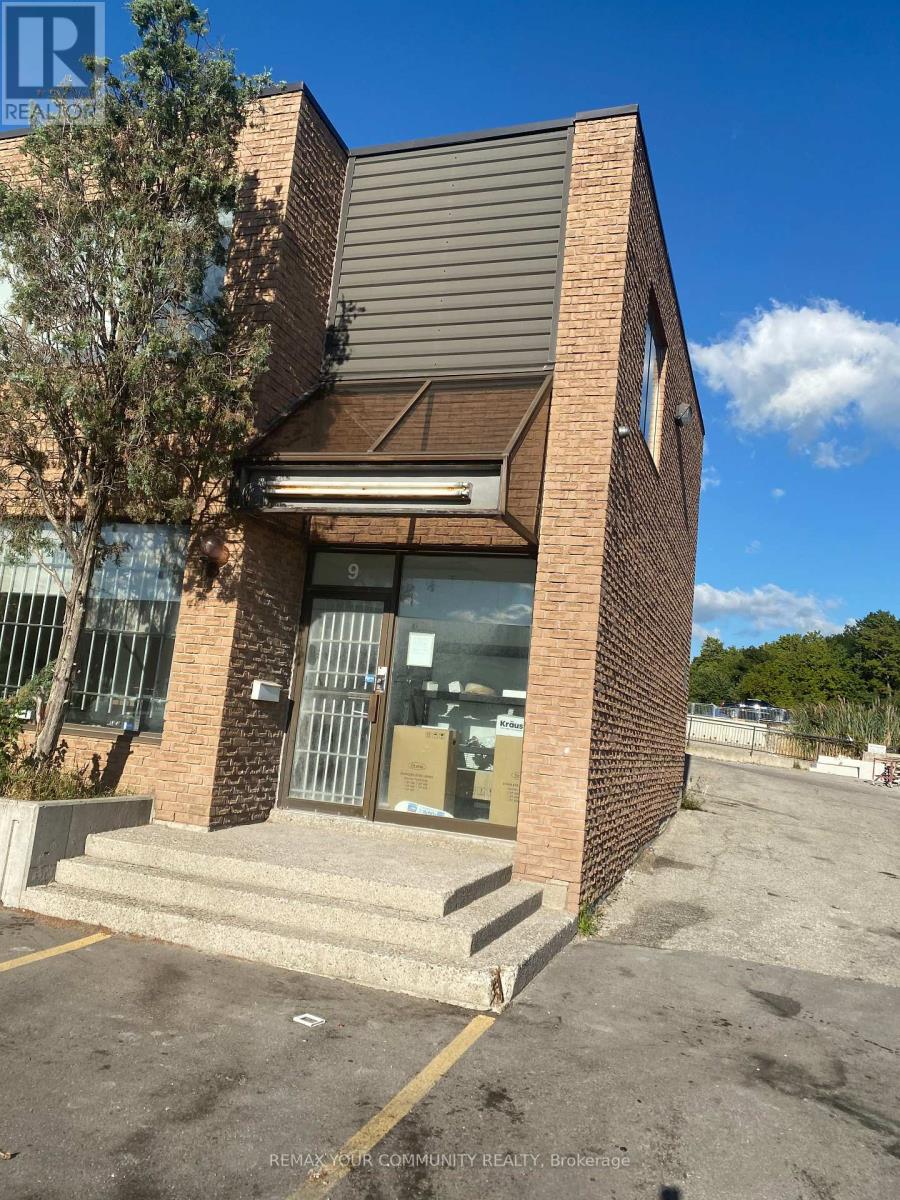 8-9 - 425 Eddystone Avenue, Toronto, Ontario  M3N 1H8 - Photo 2 - W13023874