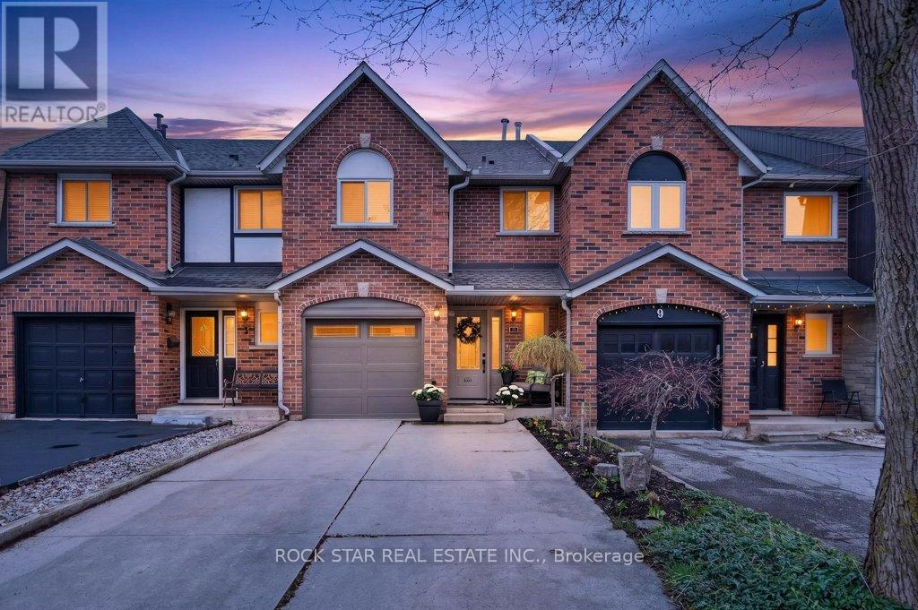 7 PERTHSHIRE COURT, Hamilton, Ontario