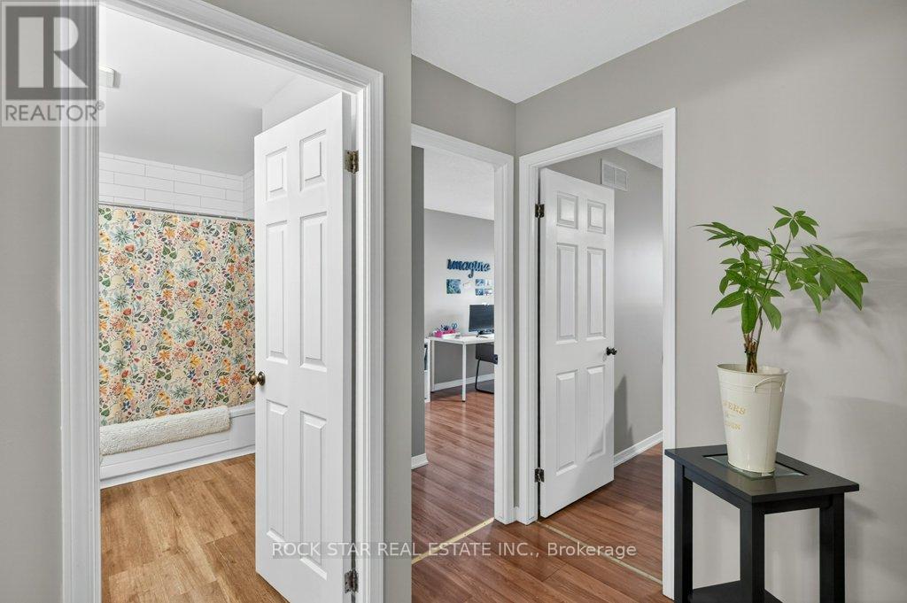 7 Perthshire Court, Hamilton, Ontario  L9B 2H1 - Photo 24 - X13023860