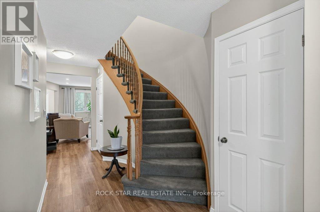 7 Perthshire Court, Hamilton, Ontario  L9B 2H1 - Photo 5 - X13023860