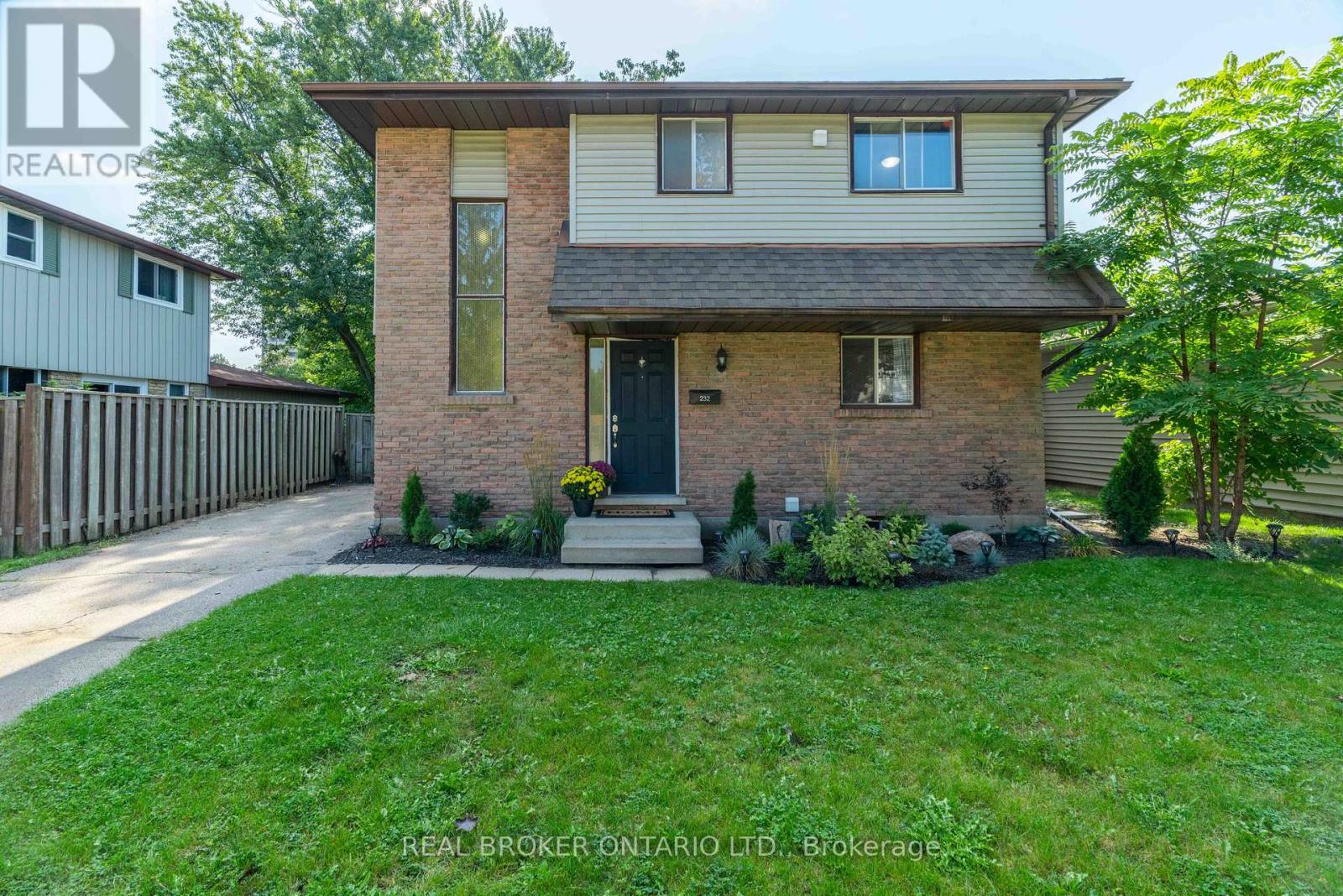 232 Cedarwoods Crescent, Kitchener, Ontario  N2C 2J8 - Photo 2 - X13023872