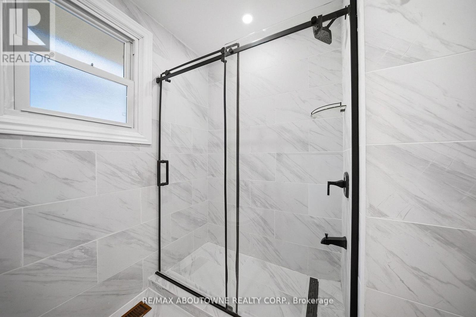 7238 Parkdale Street, Niagara Falls, Ontario  L2E 5P3 - Photo 13 - X13023900