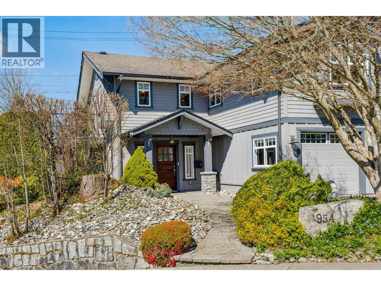 954 Tudor Avenue, North Vancouver, British Columbia  V7R 1X7 - Photo 3 - R3109875