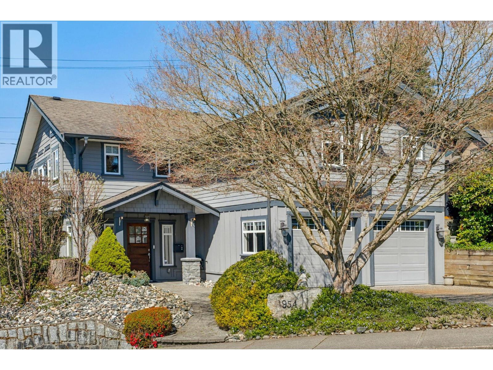 954 TUDOR AVENUE, North Vancouver, British Columbia