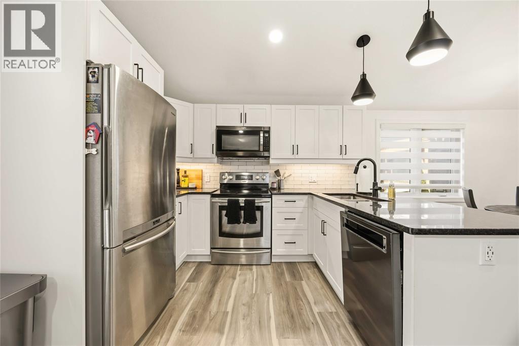 27 Alice Street, Point Edward, Ontario  N7V 1N4 - Photo 11 - 26008703