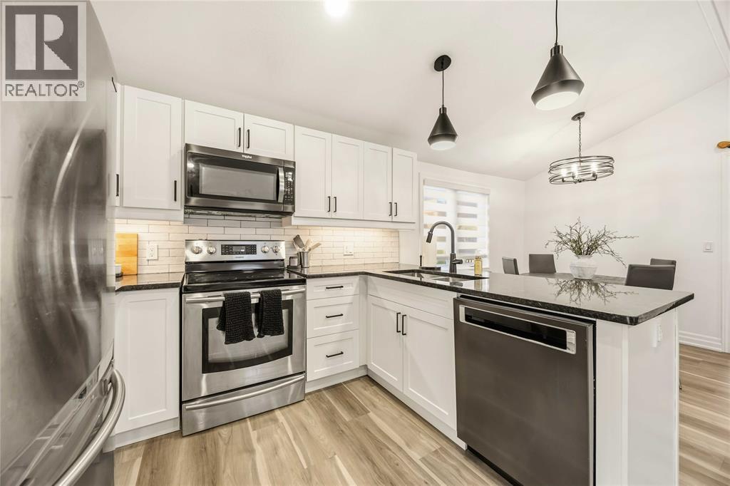 27 Alice Street, Point Edward, Ontario  N7V 1N4 - Photo 12 - 26008703