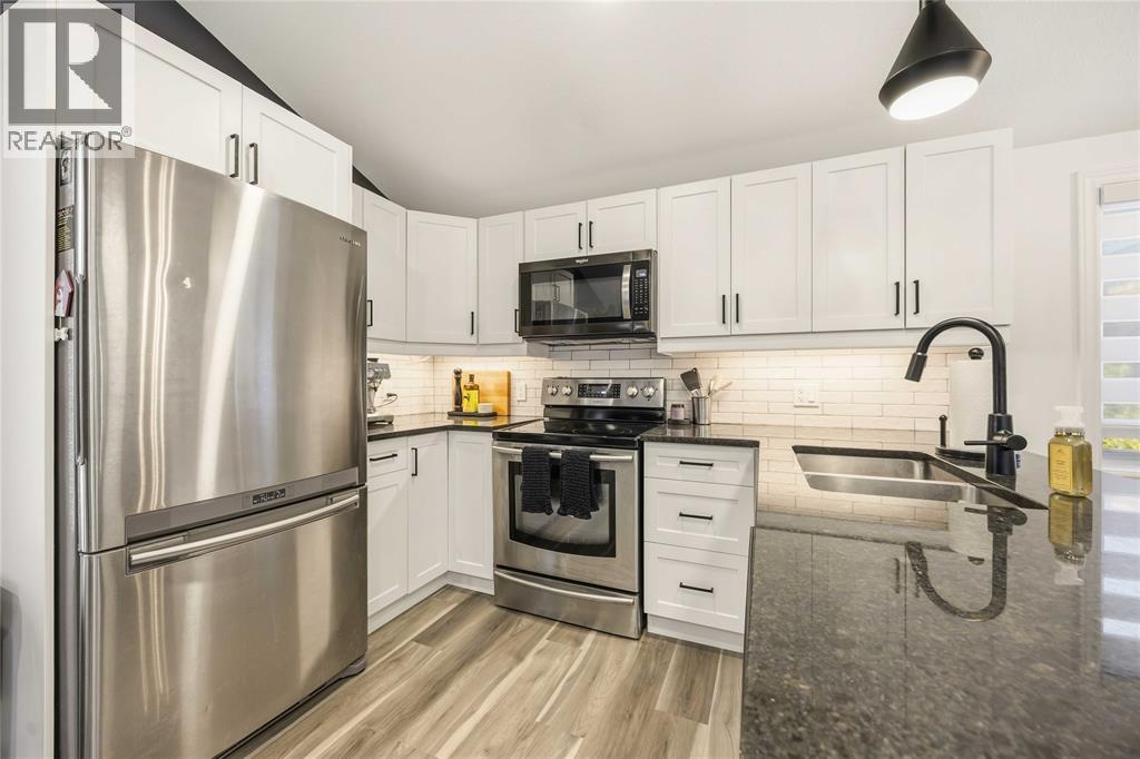 27 Alice Street, Point Edward, Ontario  N7V 1N4 - Photo 13 - 26008703