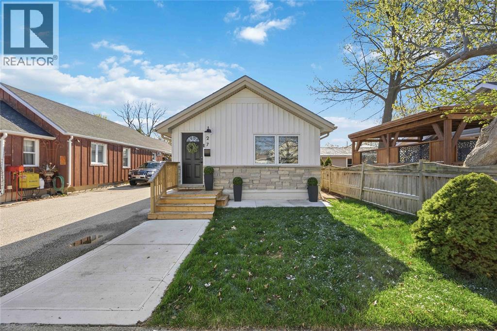 27 Alice Street, Point Edward, Ontario  N7V 1N4 - Photo 3 - 26008703