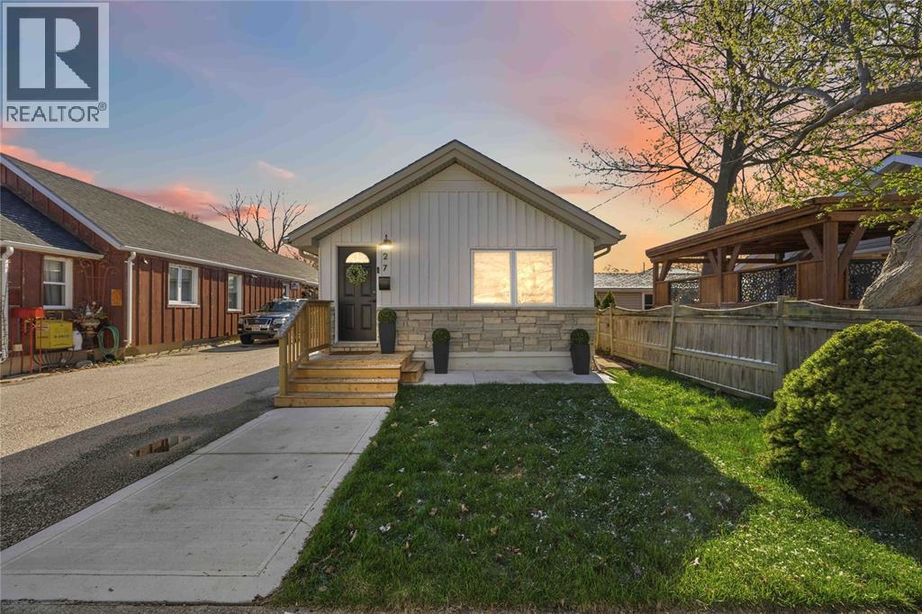 27 Alice Street, Point Edward, Ontario  N7V 1N4 - Photo 4 - 26008703