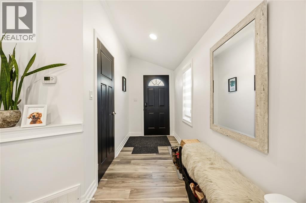 27 Alice Street, Point Edward, Ontario  N7V 1N4 - Photo 5 - 26008703