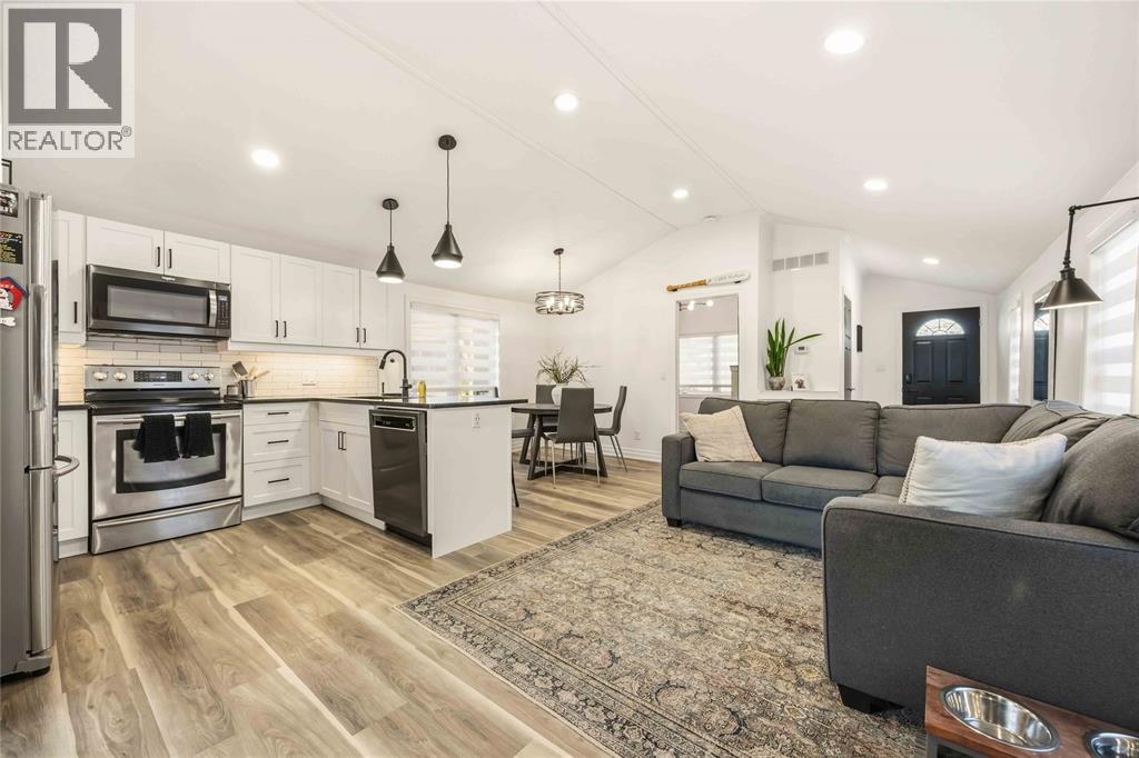 27 Alice Street, Point Edward, Ontario  N7V 1N4 - Photo 6 - 26008703