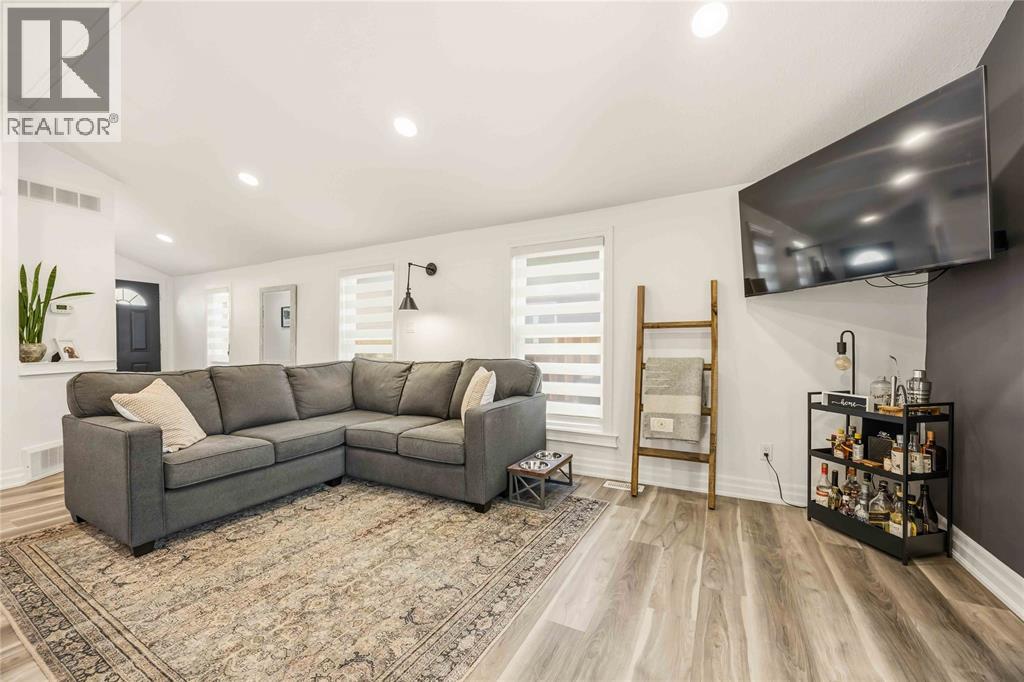 27 Alice Street, Point Edward, Ontario  N7V 1N4 - Photo 7 - 26008703