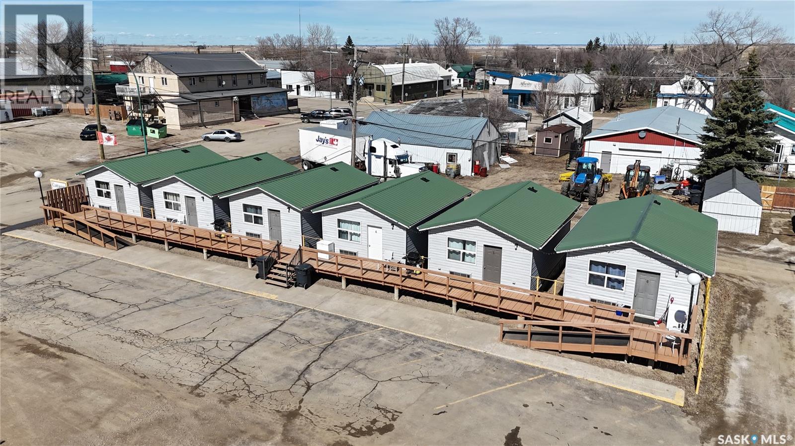 102 1st Avenue E, Lampman, Saskatchewan  S0C 1N0 - Photo 2 - SK033478