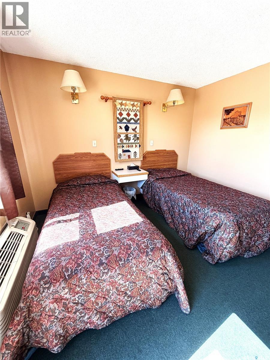 102 1st Avenue E, Lampman, Saskatchewan  S0C 1N0 - Photo 4 - SK033478