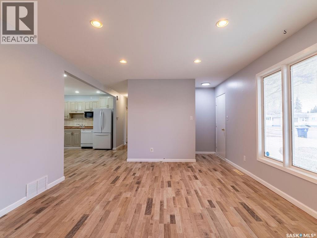 2518 Tomlinson Crescent, Saskatoon, Saskatchewan  S7L 3N2 - Photo 4 - SK033362