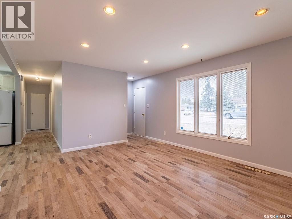 2518 Tomlinson Crescent, Saskatoon, Saskatchewan  S7L 3N2 - Photo 5 - SK033362