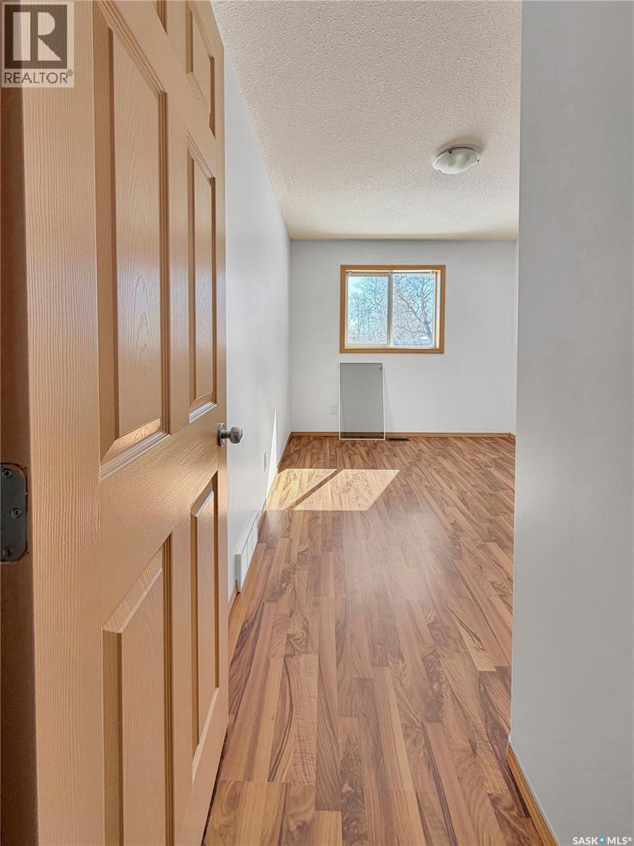 414 Lake Street, Esterhazy, Saskatchewan  S0A 0X0 - Photo 12 - SK033361