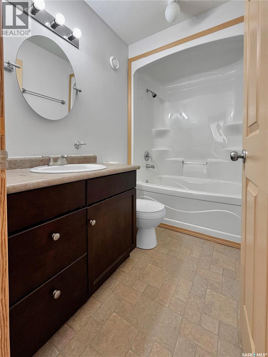 414 Lake Street, Esterhazy, Saskatchewan  S0A 0X0 - Photo 18 - SK033361