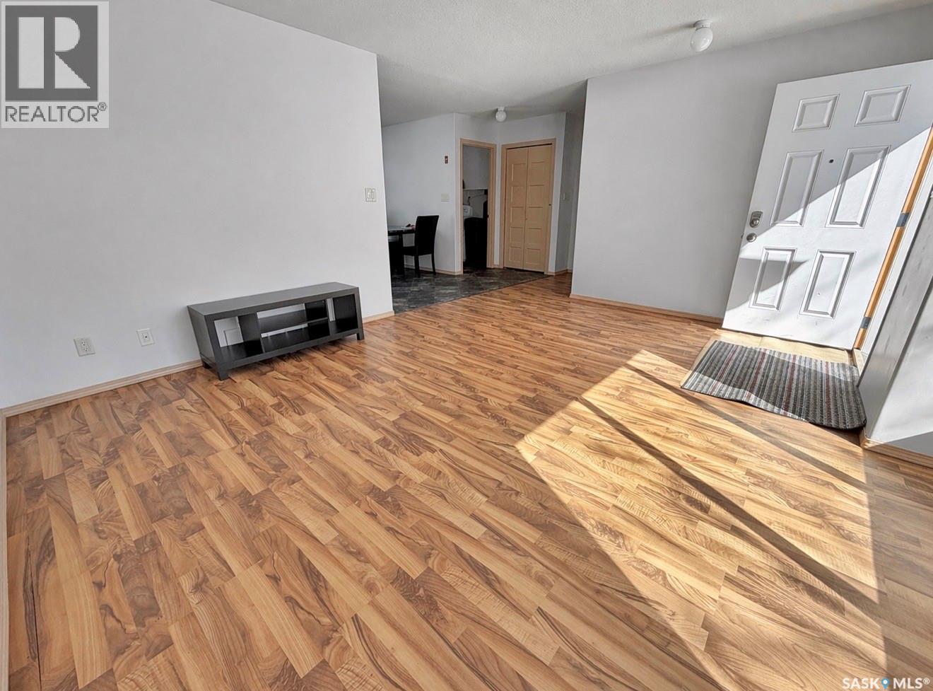 414 Lake Street, Esterhazy, Saskatchewan  S0A 0X0 - Photo 3 - SK033361