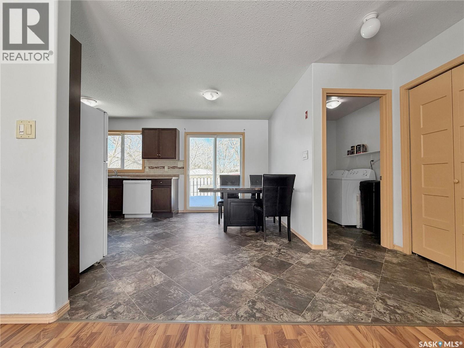 414 Lake Street, Esterhazy, Saskatchewan  S0A 0X0 - Photo 5 - SK033361