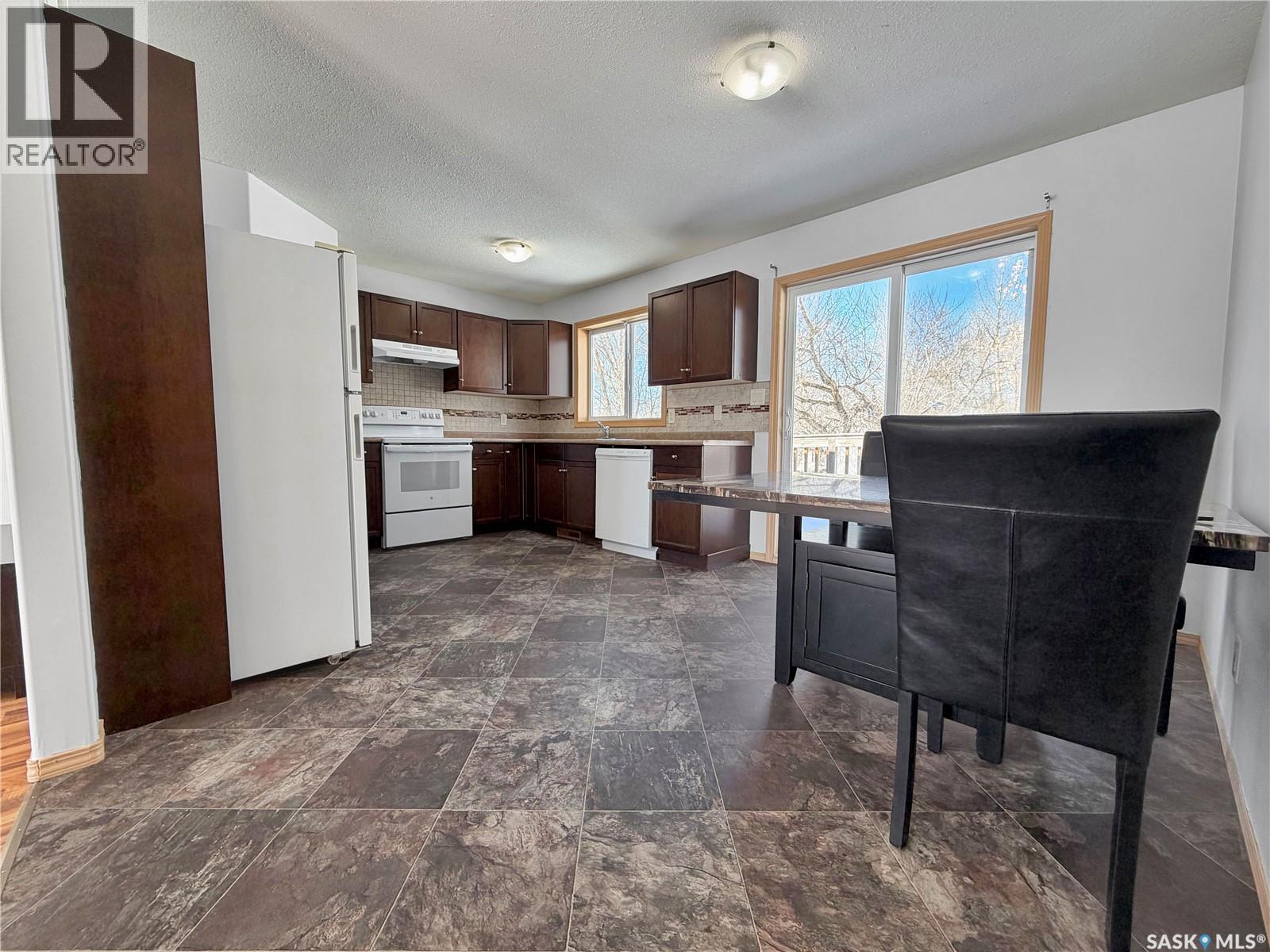 414 Lake Street, Esterhazy, Saskatchewan  S0A 0X0 - Photo 6 - SK033361