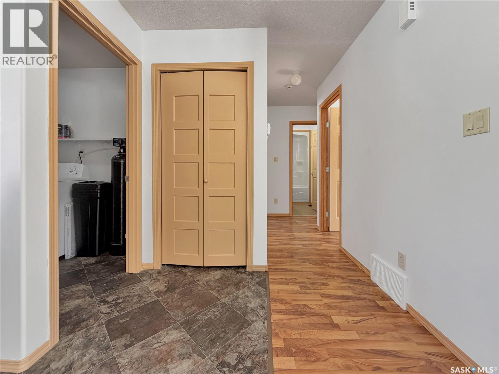 414 Lake Street, Esterhazy, Saskatchewan  S0A 0X0 - Photo 8 - SK033361