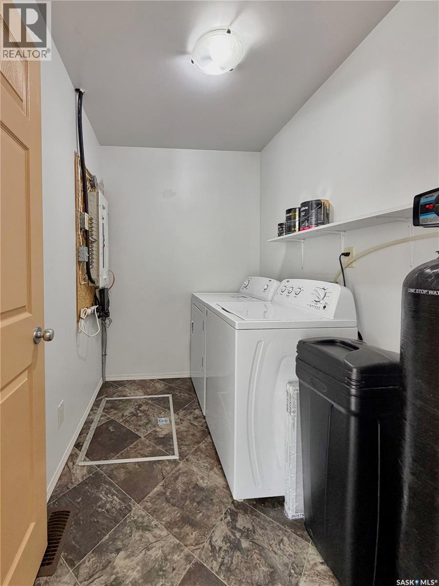 414 Lake Street, Esterhazy, Saskatchewan  S0A 0X0 - Photo 9 - SK033361