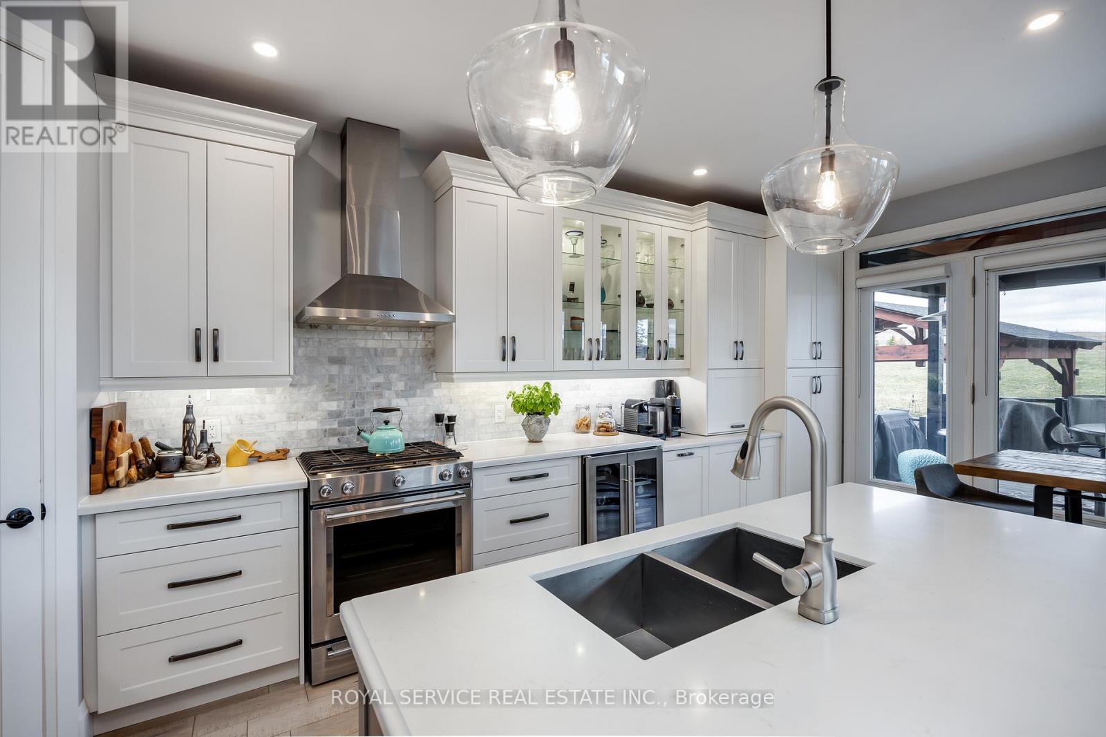 28 Rustlewood Avenue, Kawartha Lakes, Ontario  L0A 1A0 - Photo 13 - X12895024