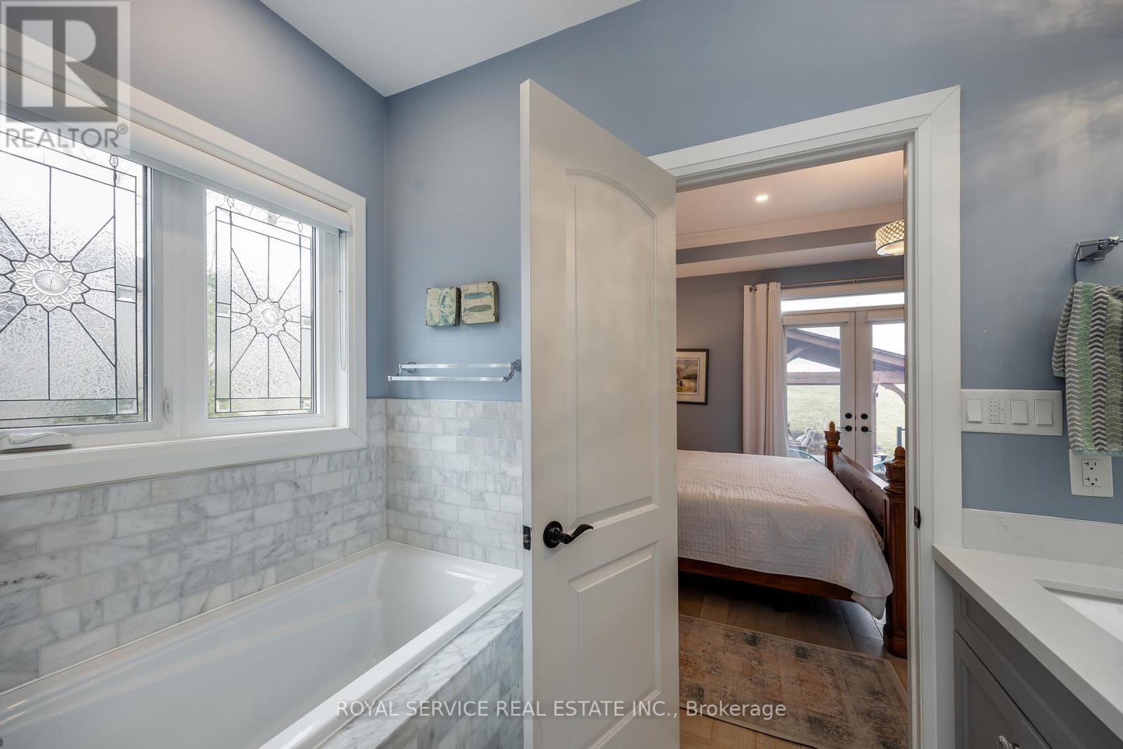 28 Rustlewood Avenue, Kawartha Lakes, Ontario  L0A 1A0 - Photo 18 - X12895024