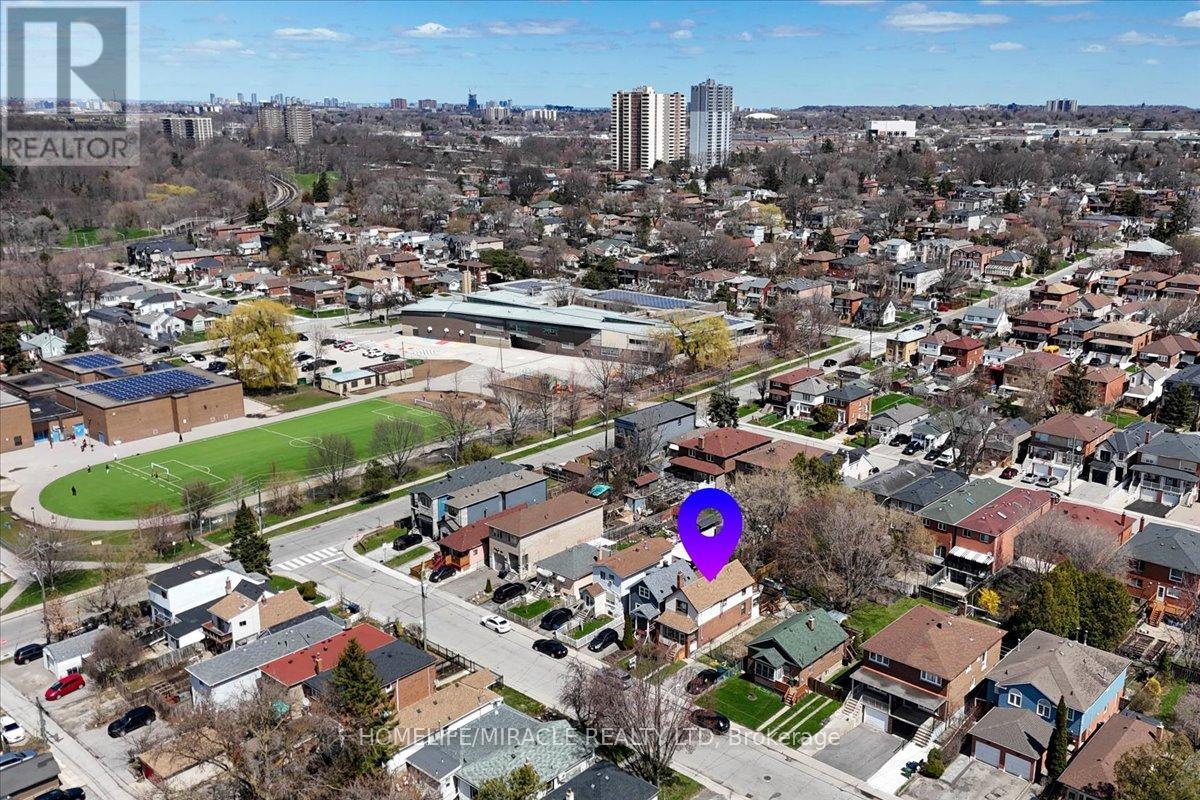 25 Wanstead Avenue, Toronto, Ontario  M1L 3L3 - Photo 4 - E12995936