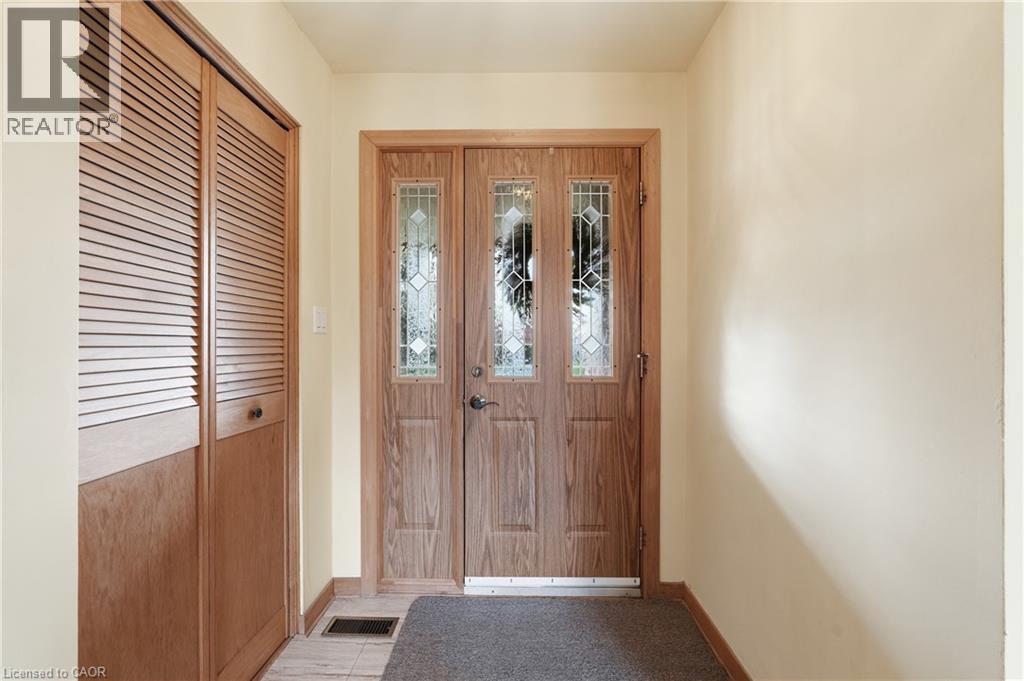 4 Tilbury Court, Hamilton, Ontario  L8T 2M4 - Photo 6 - 40819534