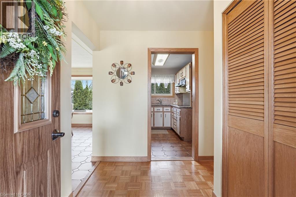 4 Tilbury Court, Hamilton, Ontario  L8T 2M4 - Photo 7 - 40819534