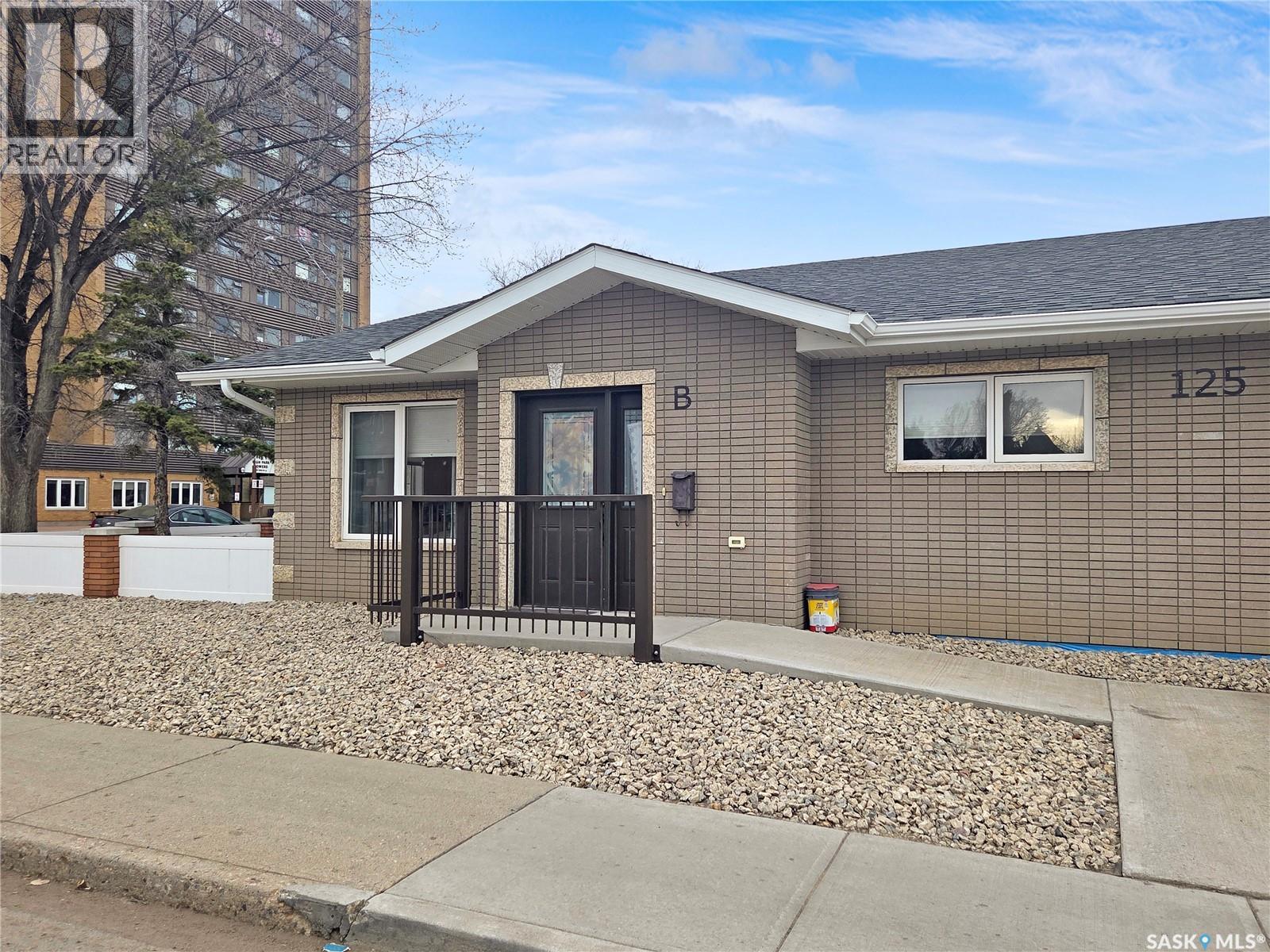 A&b 125 2nd Avenue NE, Moose Jaw, Saskatchewan  S6H 2A2 - Photo 3 - SK027839