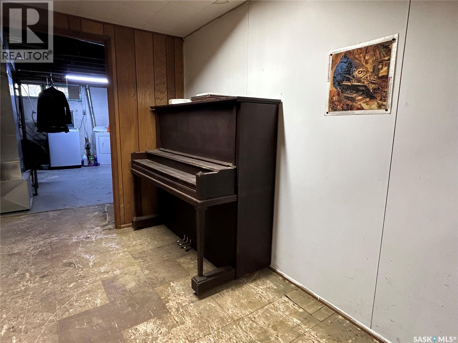 321 3rd Street, Frobisher, Saskatchewan  S0C 0Y0 - Photo 23 - SK033324