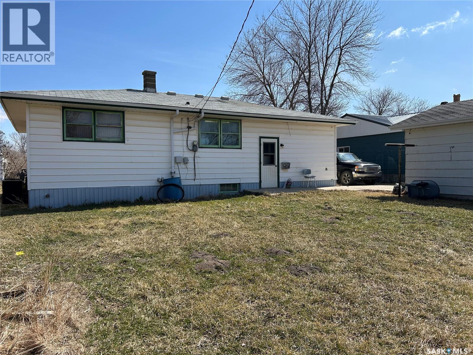 321 3rd Street, Frobisher, Saskatchewan  S0C 0Y0 - Photo 4 - SK033324