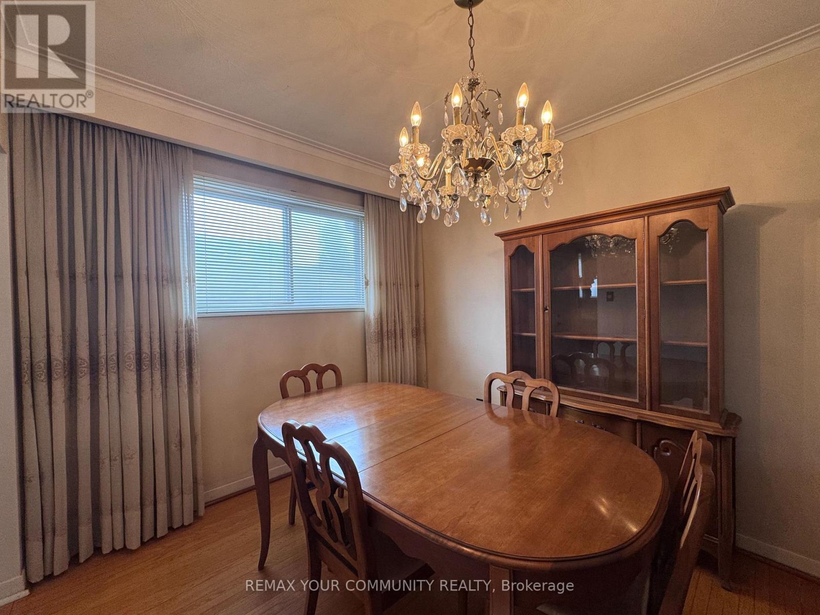 Upper - 300 Driftwood Avenue, Toronto, Ontario  M3N 2P1 - Photo 10 - W13022110