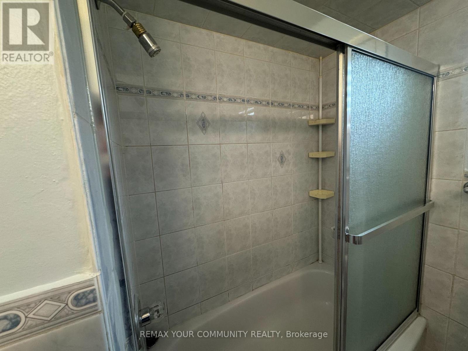 Upper - 300 Driftwood Avenue, Toronto, Ontario  M3N 2P1 - Photo 24 - W13022110