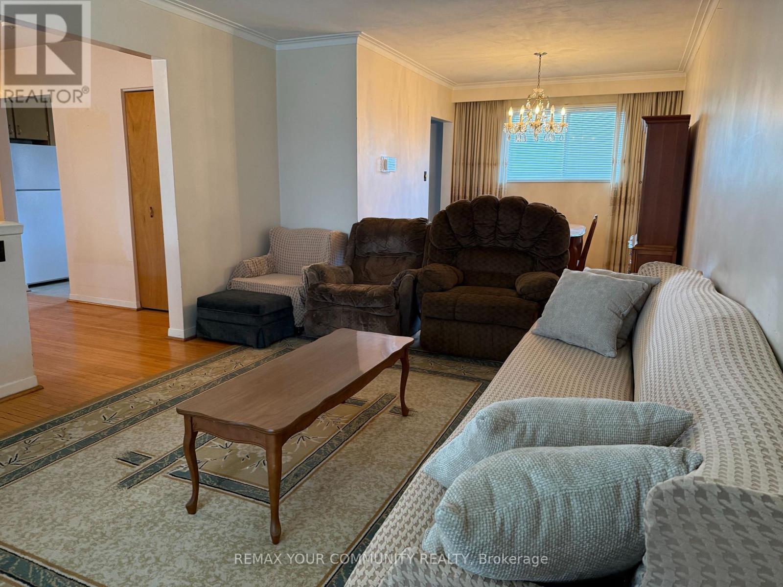 Upper - 300 Driftwood Avenue, Toronto, Ontario  M3N 2P1 - Photo 9 - W13022110