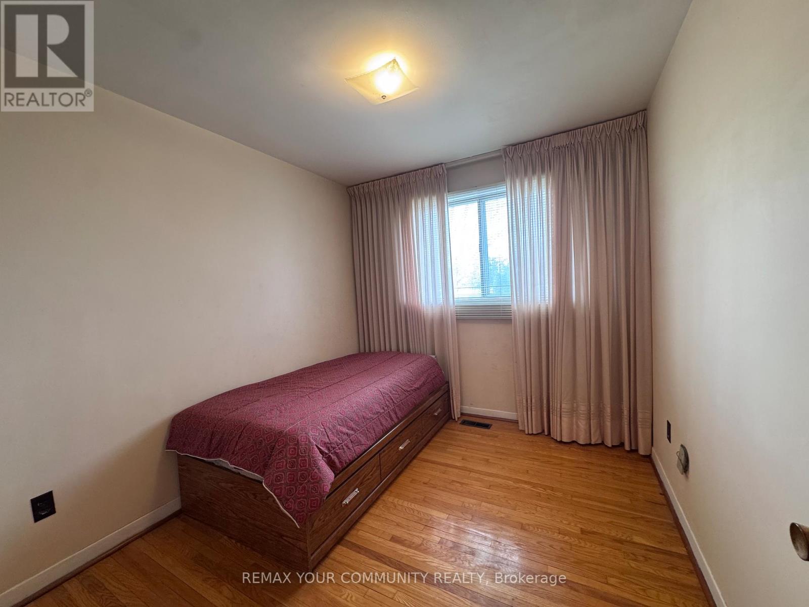 Upper - 300 Driftwood Avenue, Toronto, Ontario  M3N 2P1 - Photo 17 - W13022110