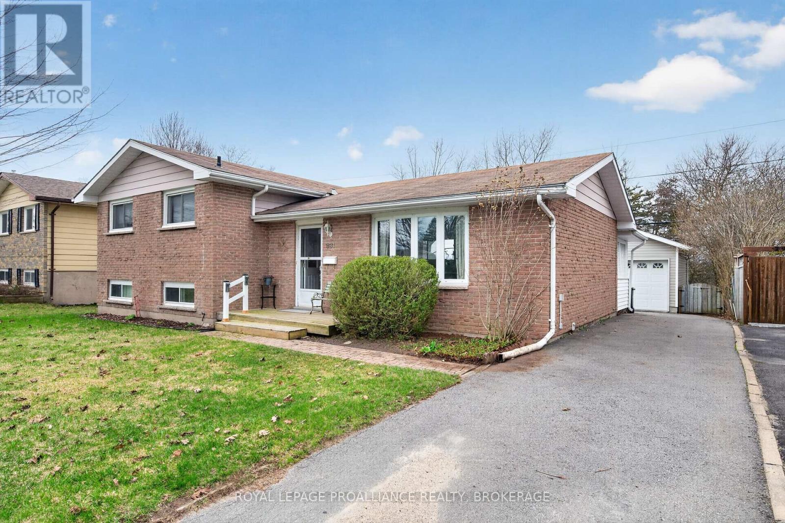 931 Auden Park Drive, Kingston, Ontario  K7M 4T8 - Photo 2 - X13024028