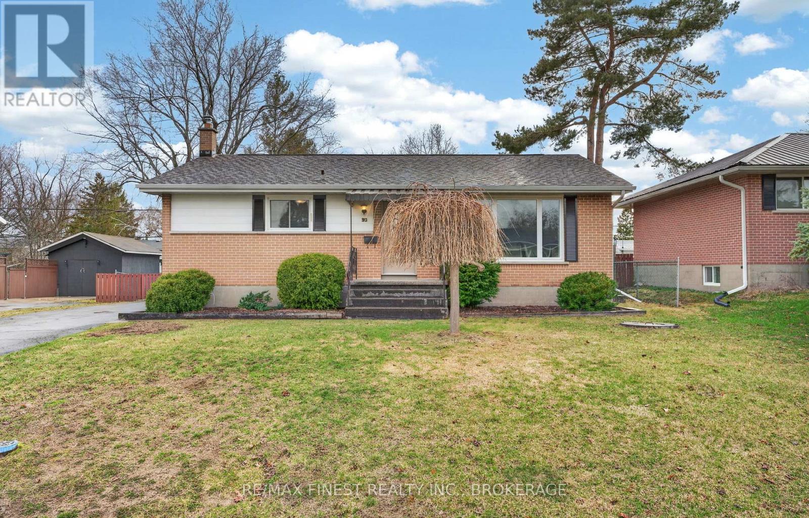 30 Oxford Crescent, Loyalist, Ontario  K7N 1P9 - Photo 2 - X13024144