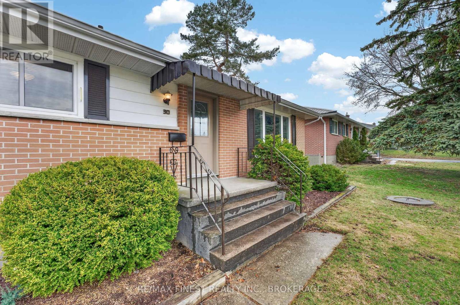 30 Oxford Crescent, Loyalist, Ontario  K7N 1P9 - Photo 3 - X13024144