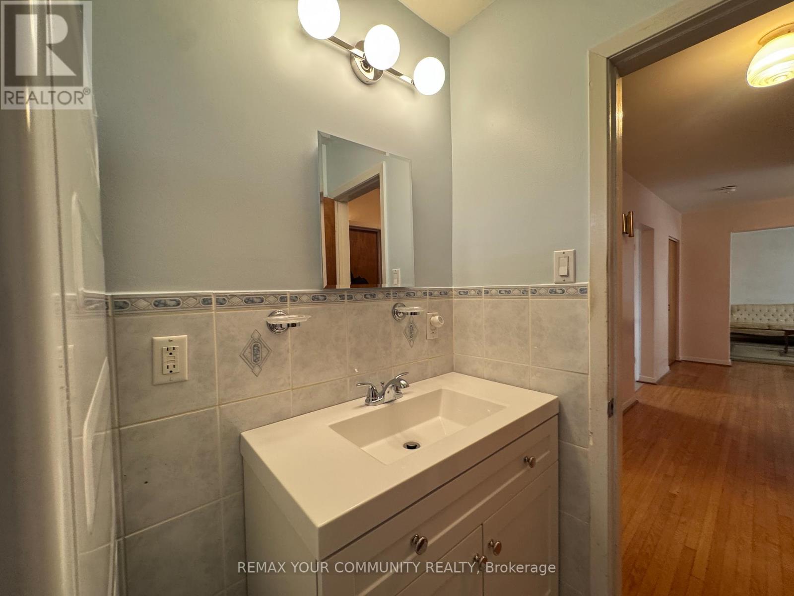 Upper - 300 Driftwood Avenue, Toronto, Ontario  M3N 2P1 - Photo 26 - W13022110