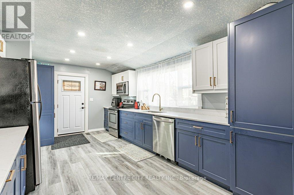 Photo 13 of 45 for 52 Princess Avenue