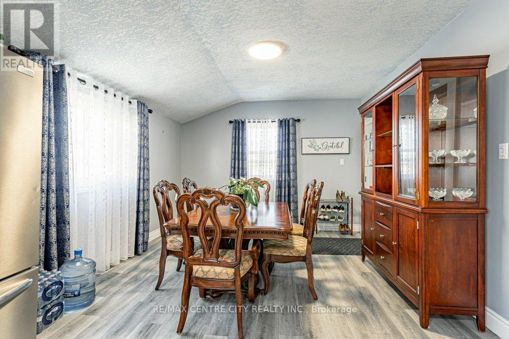 Photo 18 of 45 for 52 Princess Avenue