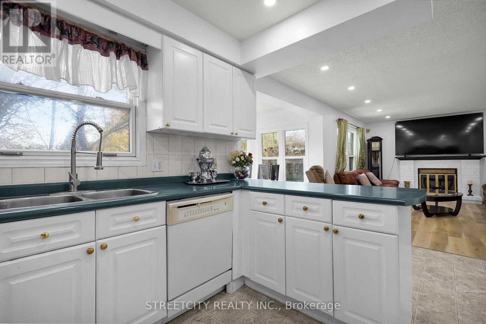 Photo 20 of 50 for 713 Guildwood Boulevard