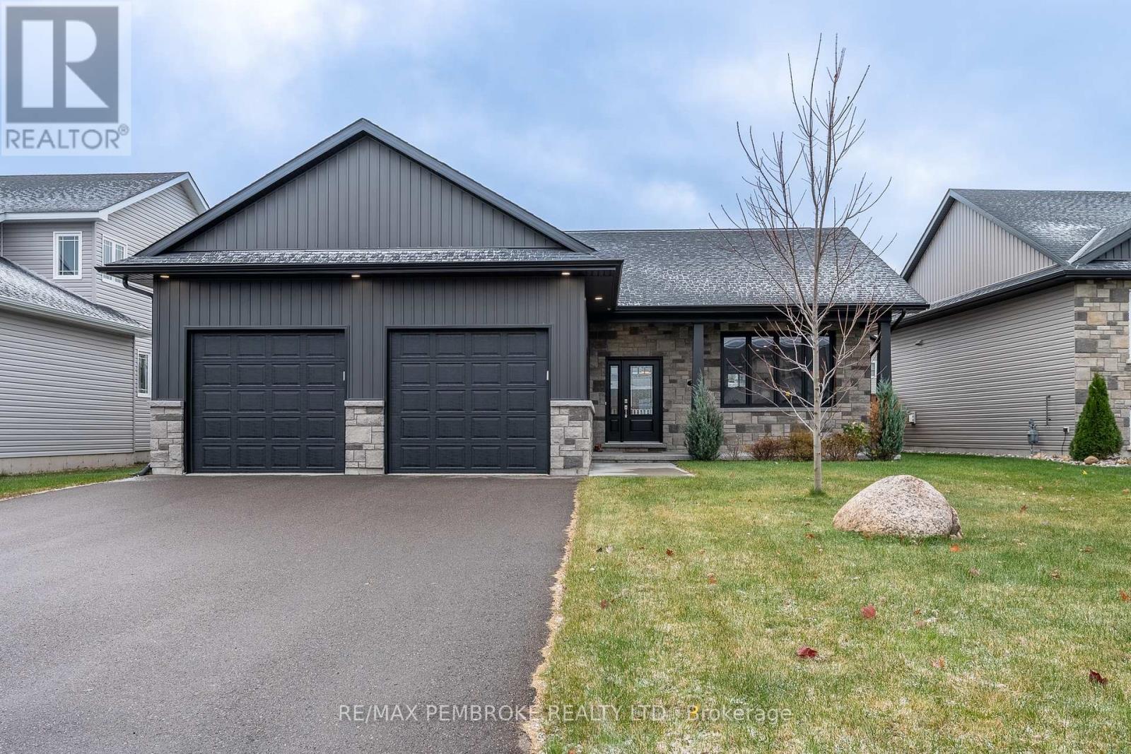 7 DREW STREET, Petawawa, Ontario