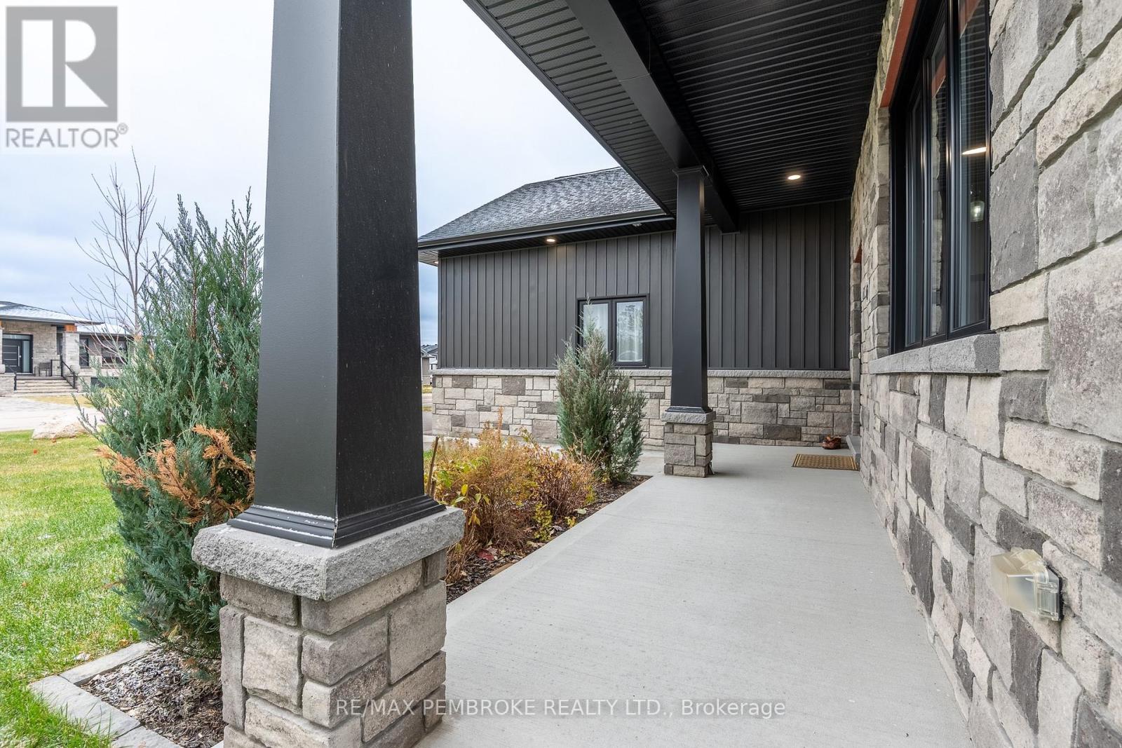 7 Drew Street, Petawawa, Ontario  K8H 0G9 - Photo 4 - X13023970