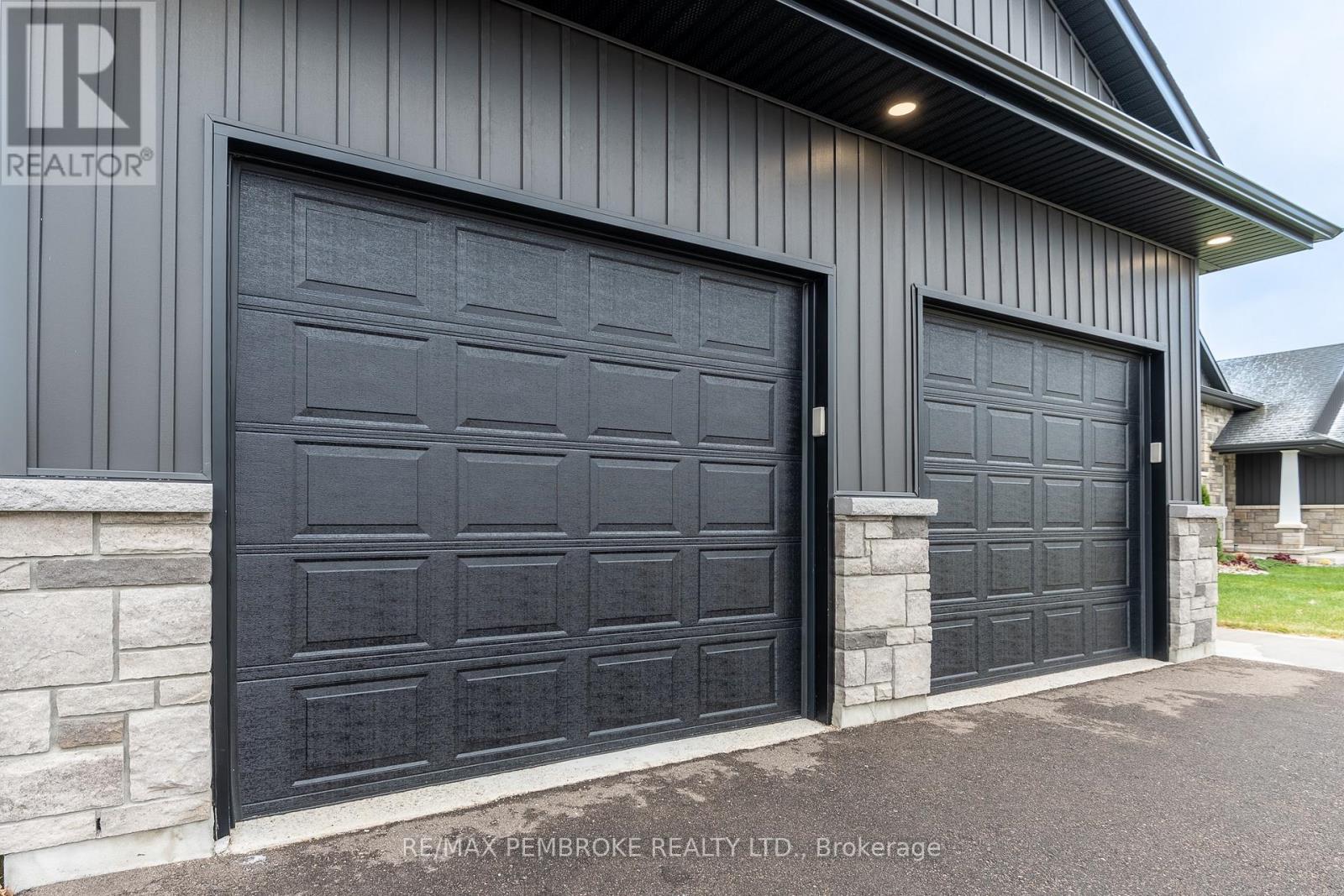 7 Drew Street, Petawawa, Ontario  K8H 0G9 - Photo 5 - X13023970