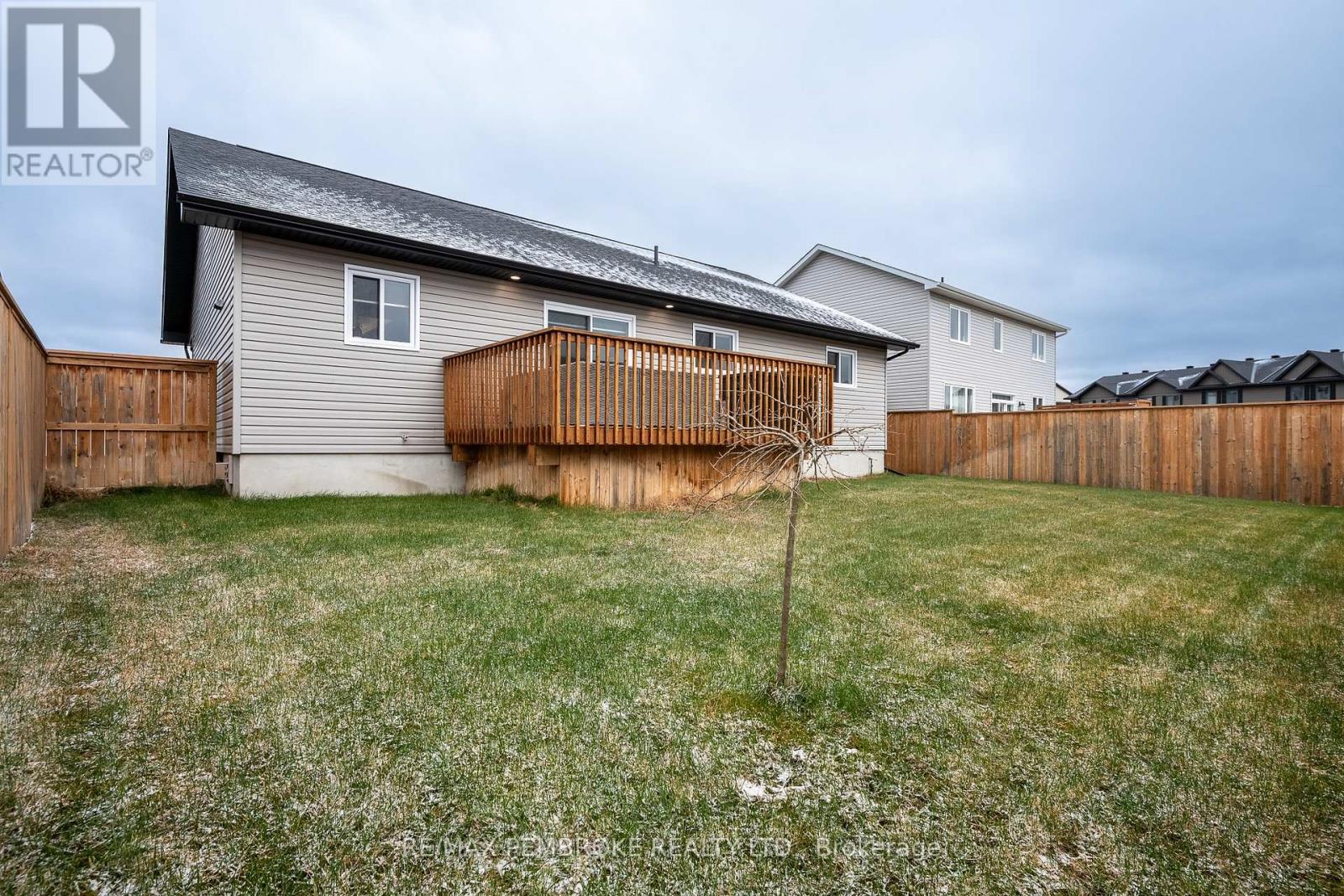 7 Drew Street, Petawawa, Ontario  K8H 0G9 - Photo 8 - X13023970